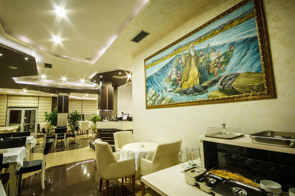 Hotel Oasis Podgorica Buitenkant foto