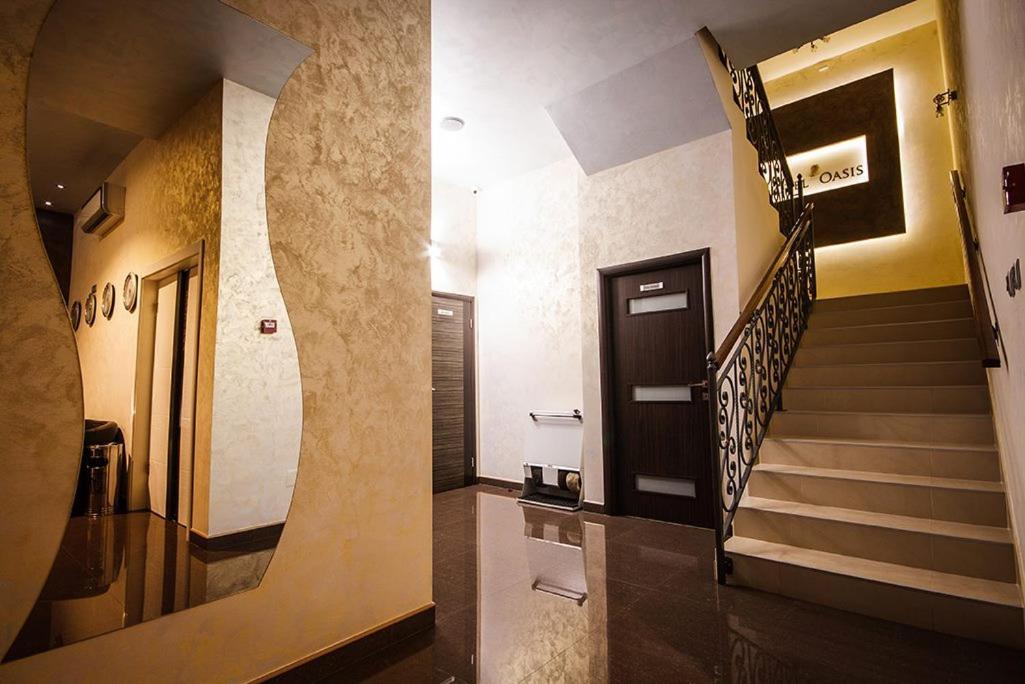 Hotel Oasis Podgorica Buitenkant foto