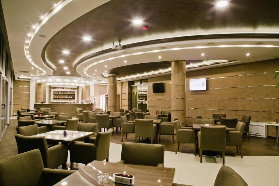 Hotel Oasis Podgorica Buitenkant foto