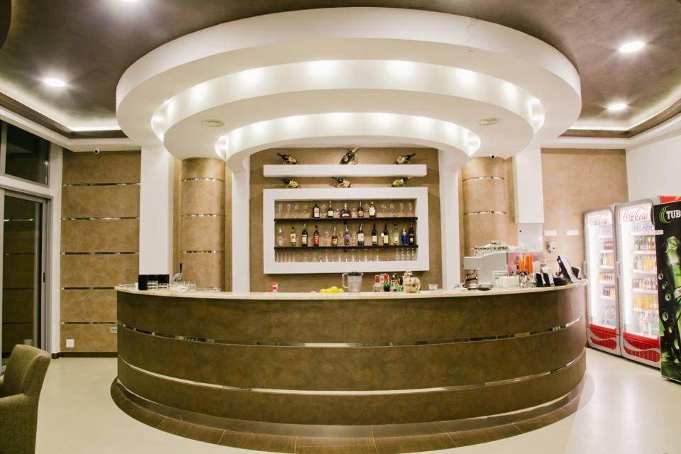 Hotel Oasis Podgorica Buitenkant foto