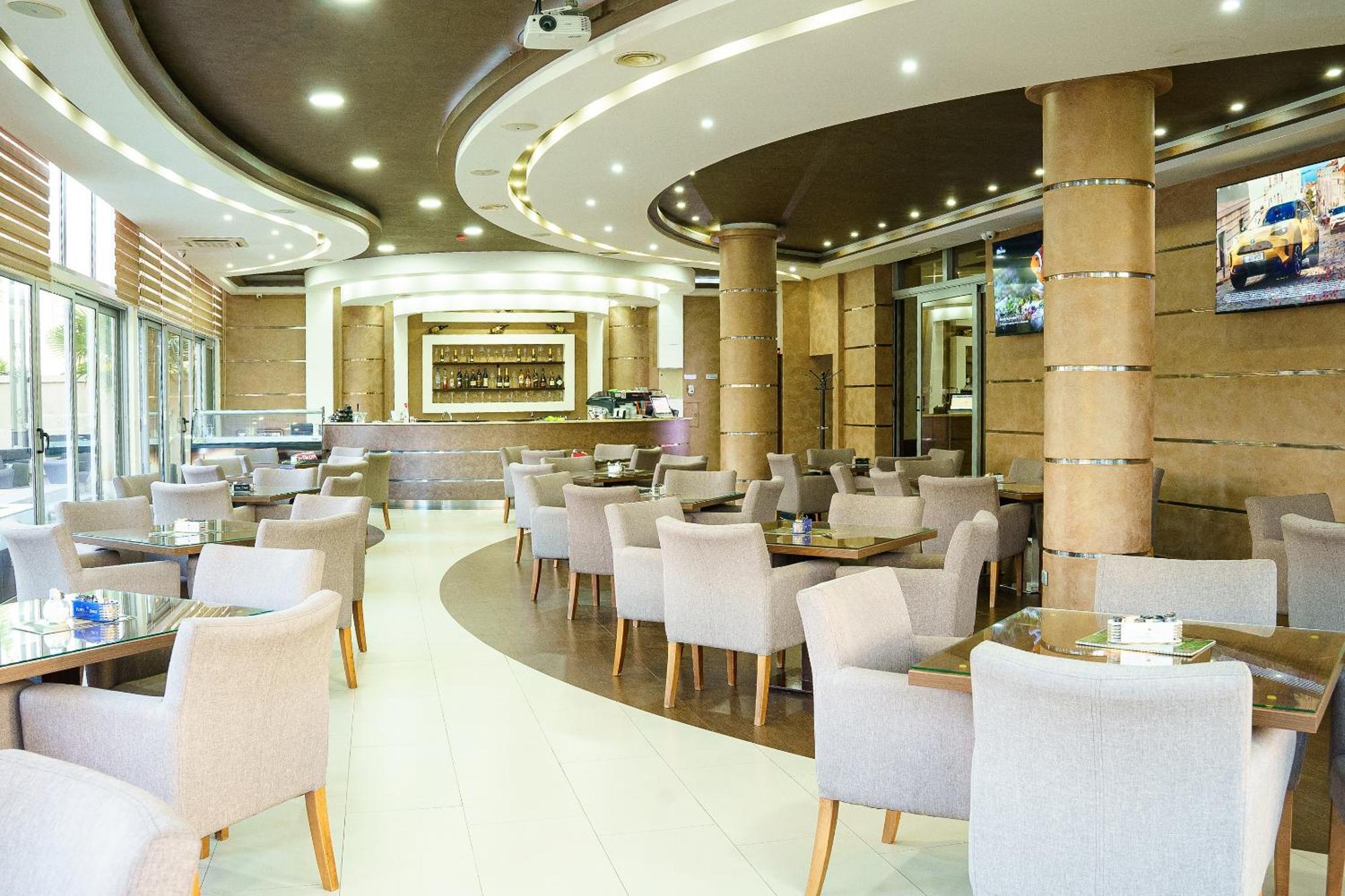 Hotel Oasis Podgorica Buitenkant foto