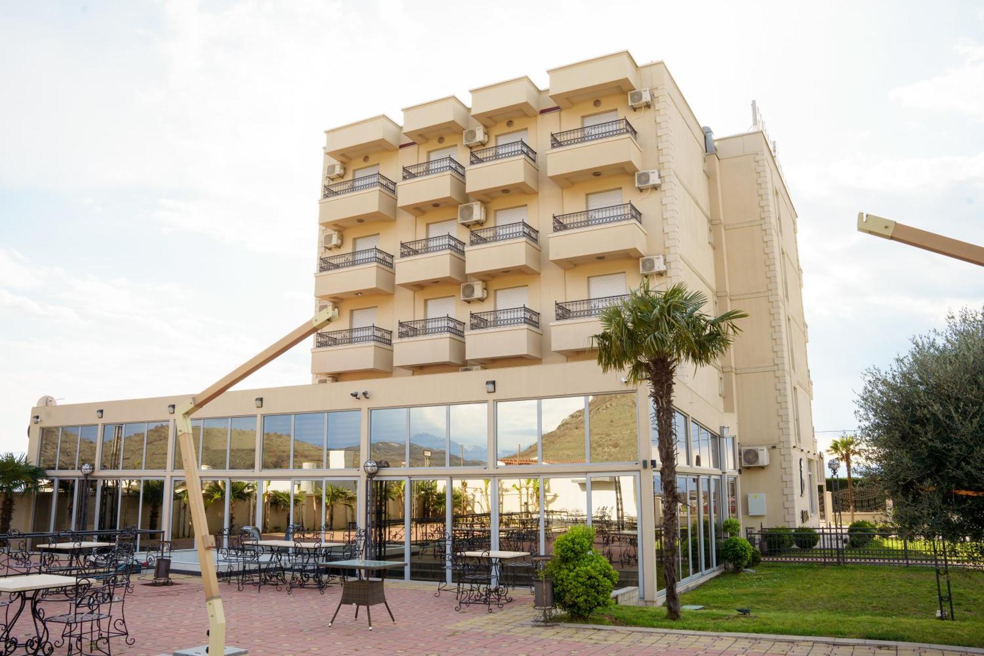 Hotel Oasis Podgorica Buitenkant foto