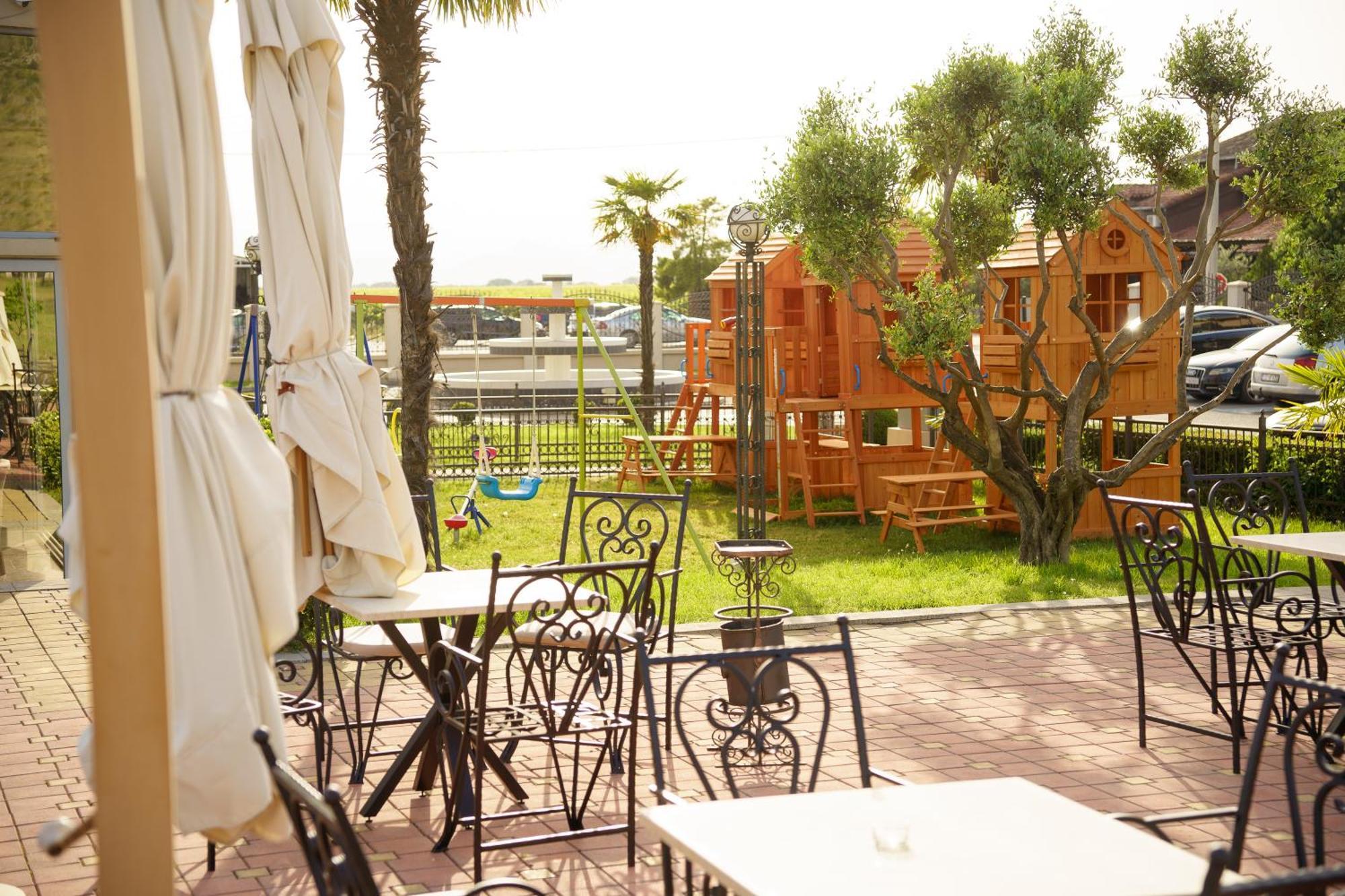 Hotel Oasis Podgorica Buitenkant foto