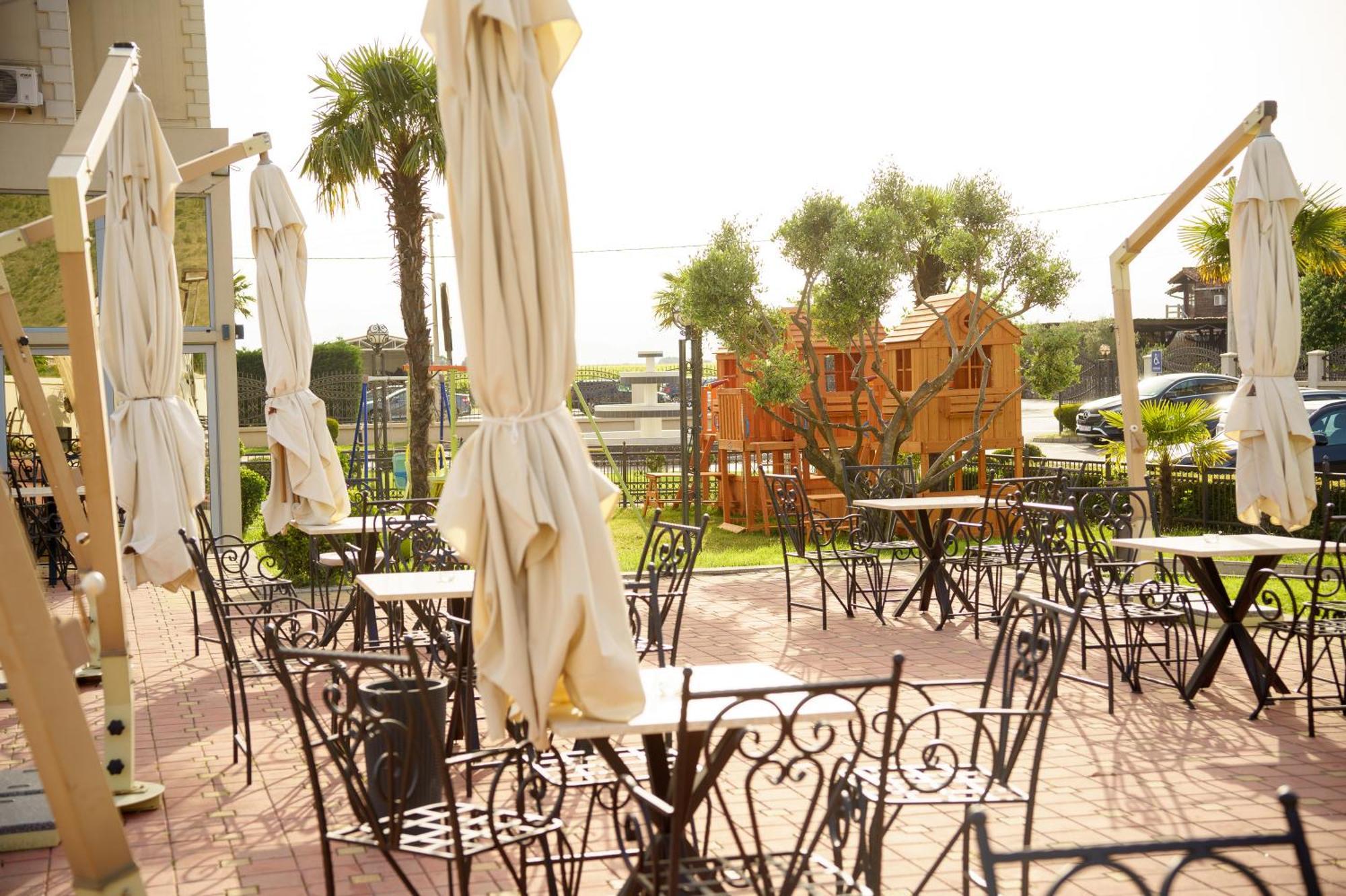 Hotel Oasis Podgorica Buitenkant foto