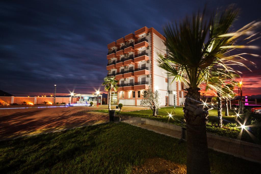 Hotel Oasis Podgorica Buitenkant foto