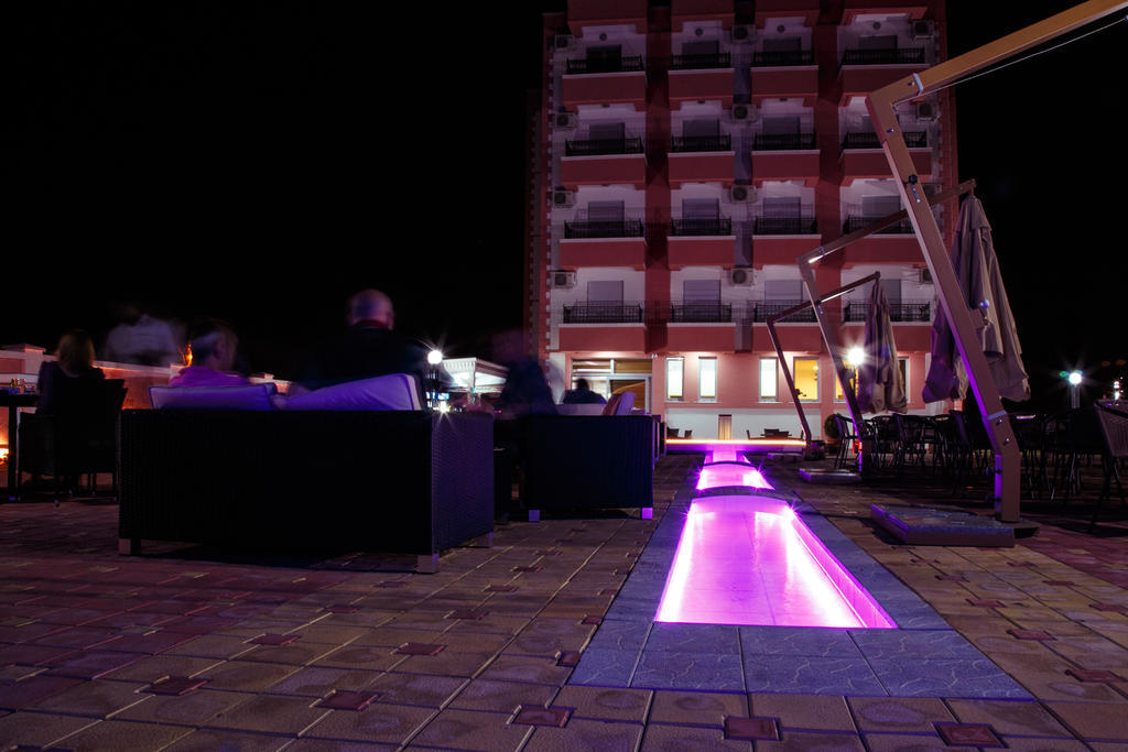 Hotel Oasis Podgorica Buitenkant foto