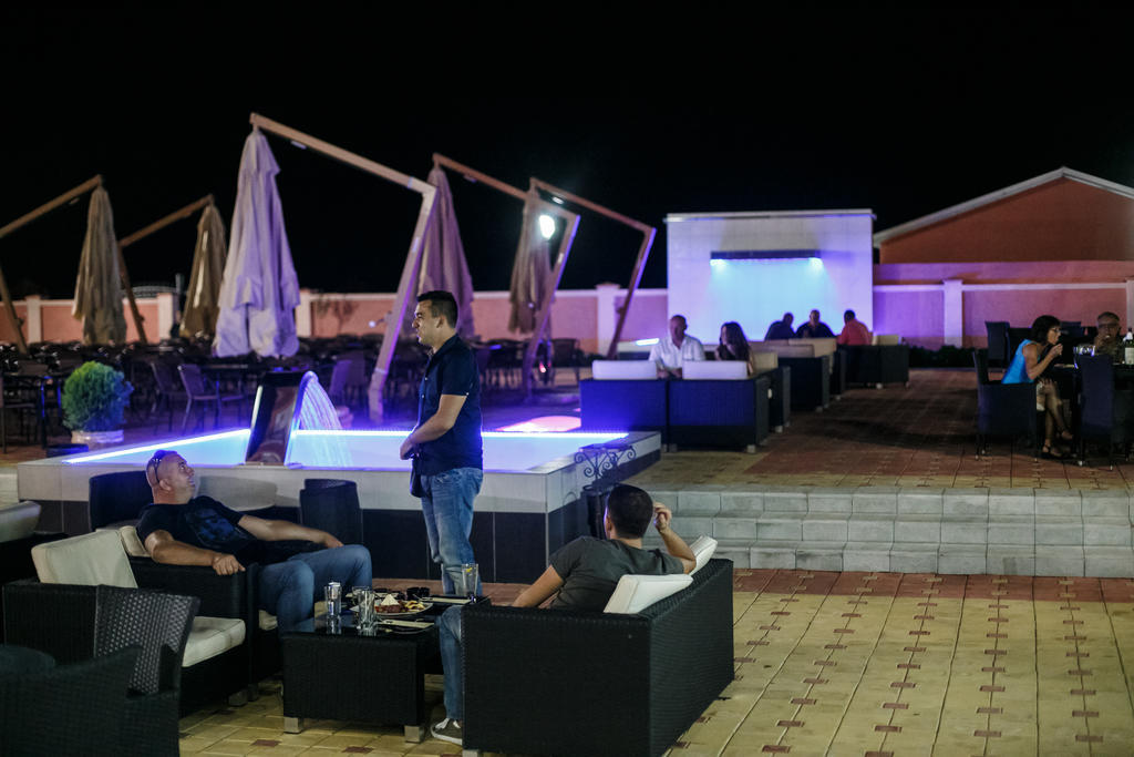 Hotel Oasis Podgorica Buitenkant foto