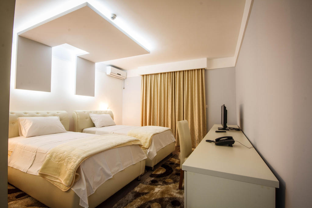 Hotel Oasis Podgorica Kamer foto