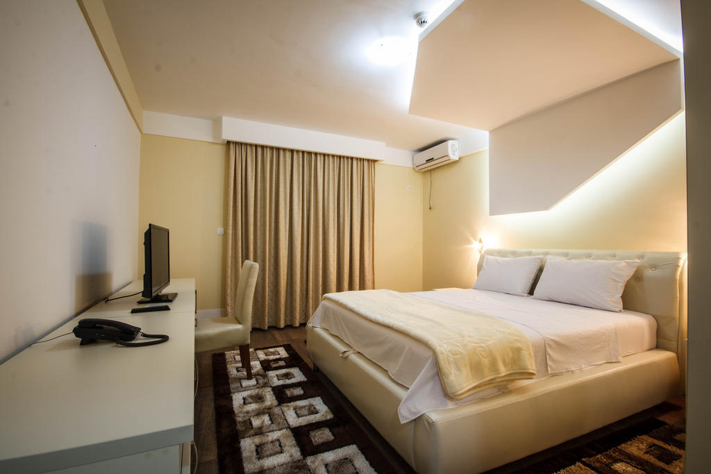 Hotel Oasis Podgorica Kamer foto